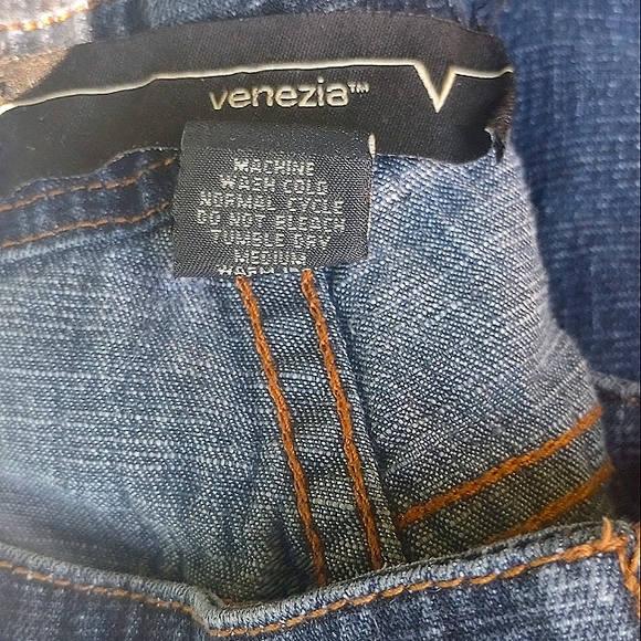 Venezia medium dark wash jeans 👖 size 22 - Picture 2 of 3